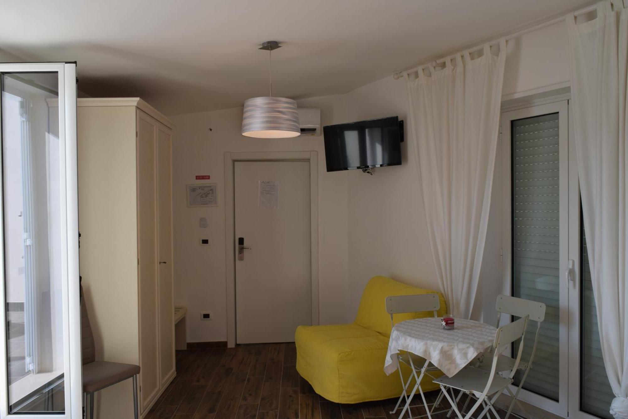 Domus Al Corso Con Servizio B&B Canosa di Puglia Exterior photo